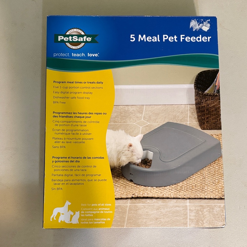 NIB PetSafe Gray 5 Meal Feeder